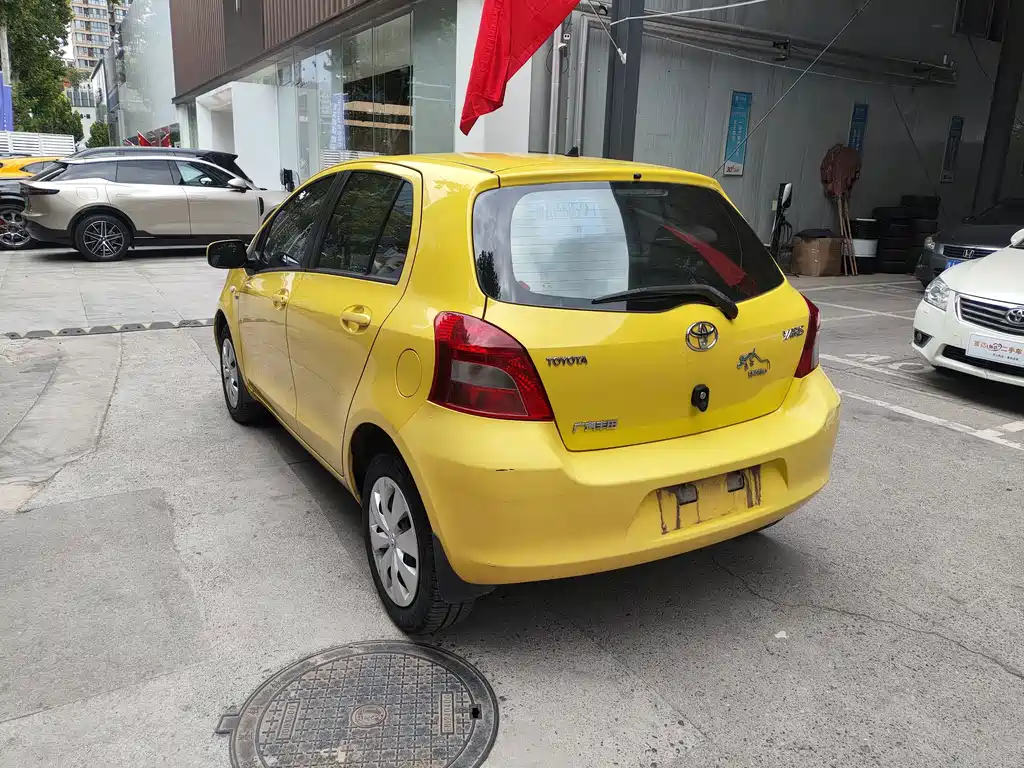 Toyota Yaris — миниатюра 12