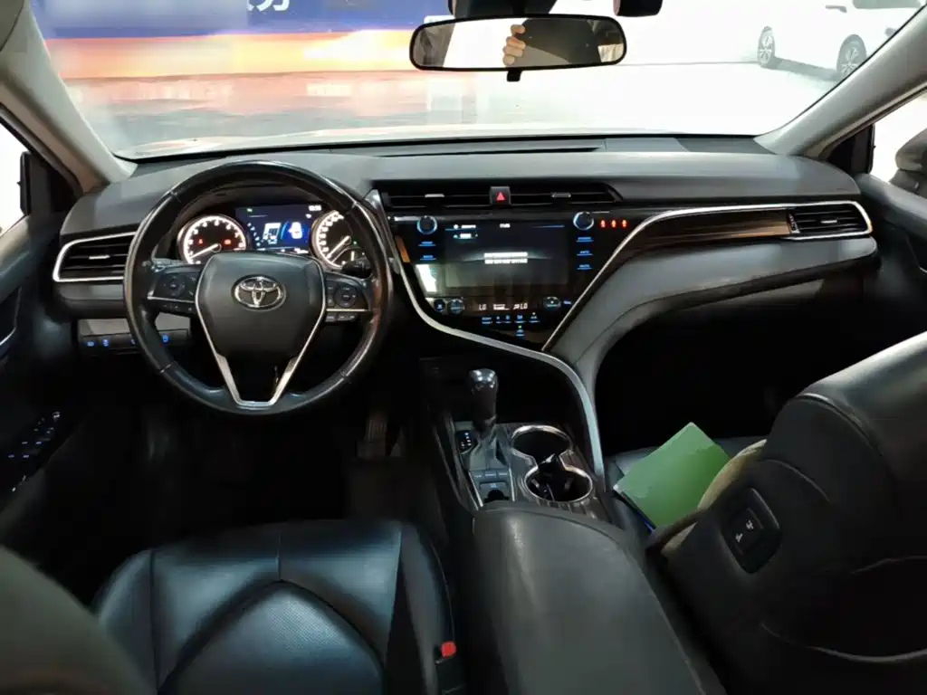 Toyota Camry — миниатюра 10