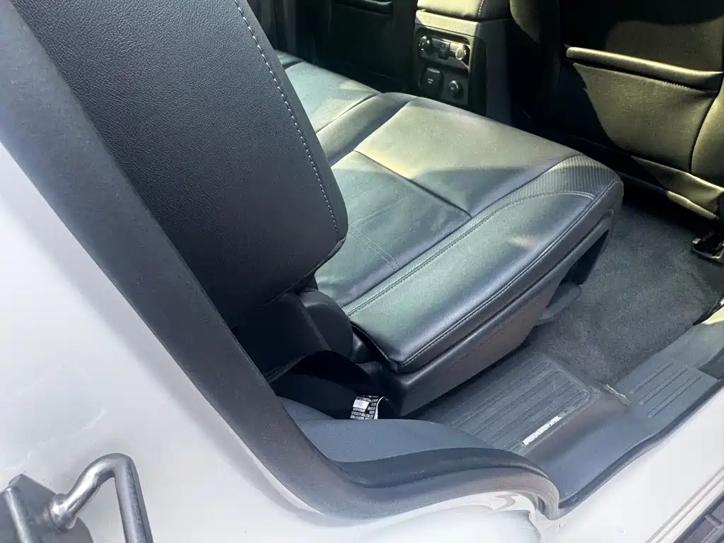 Ford Everest — миниатюра 8