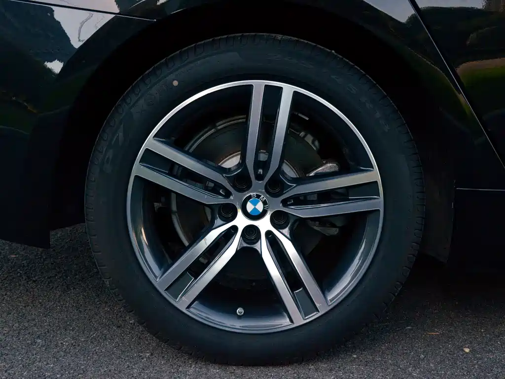 BMW 5 Series — миниатюра 9