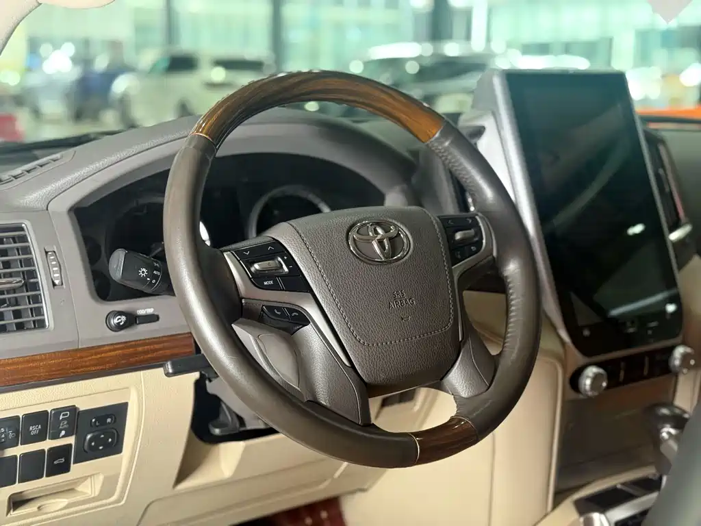 Toyota Land Cruiser — миниатюра 7