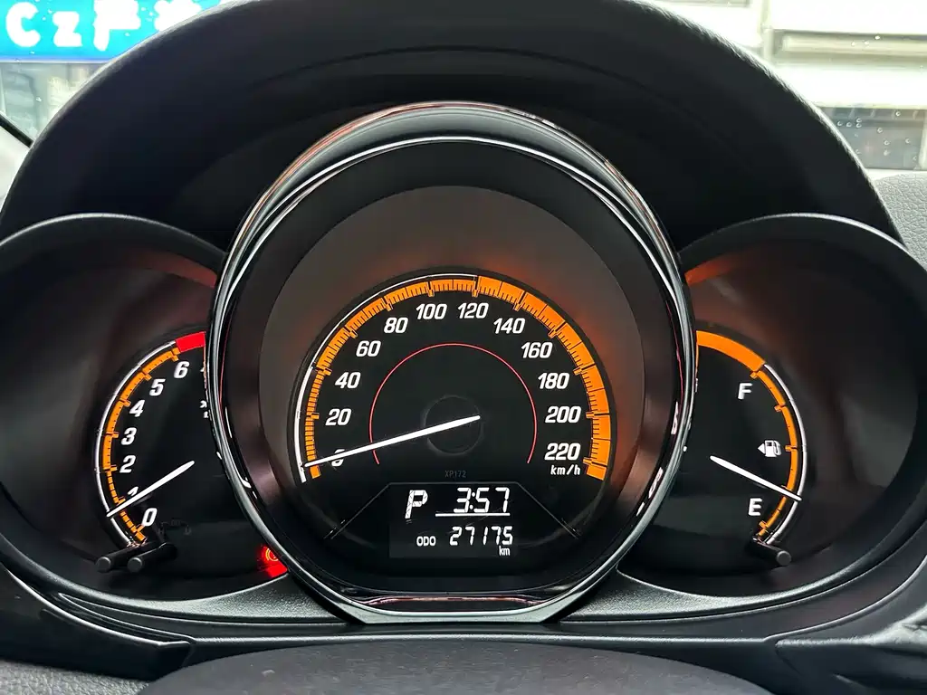 Toyota Yaris L — миниатюра 10