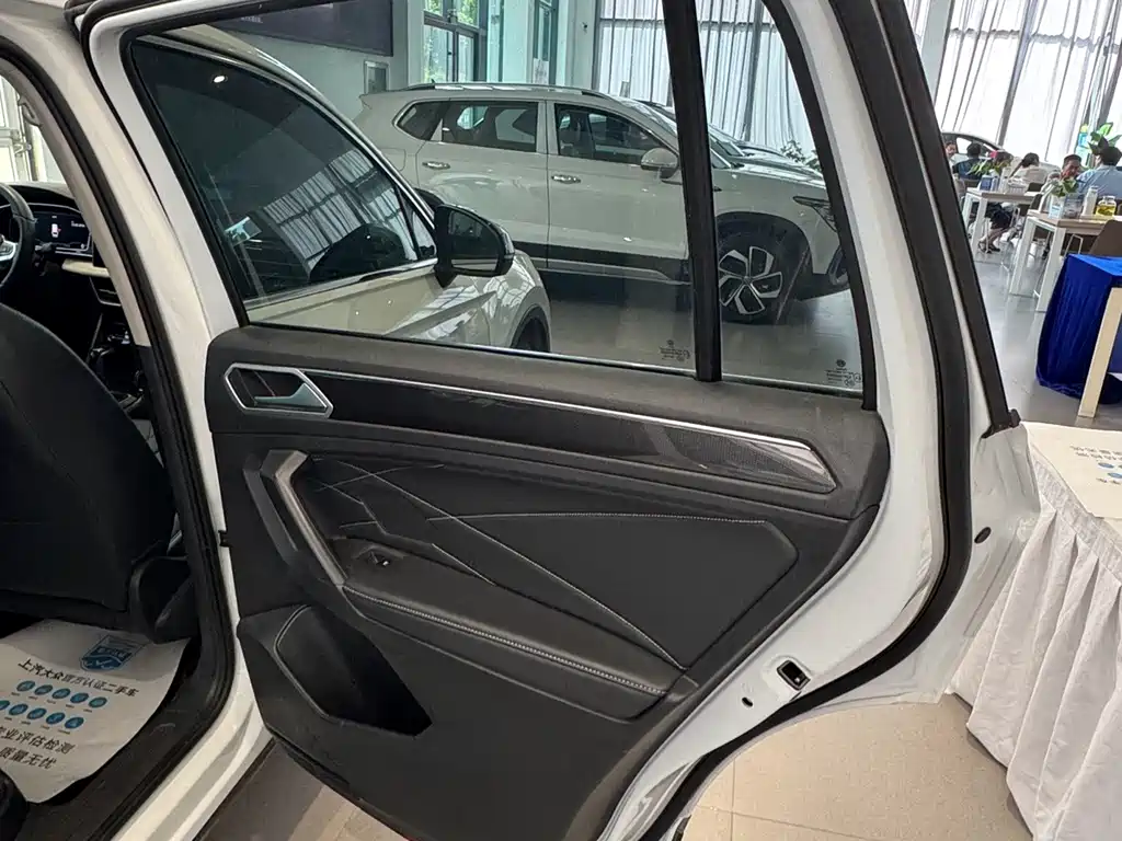 Volkswagen Tiguan L — миниатюра 11