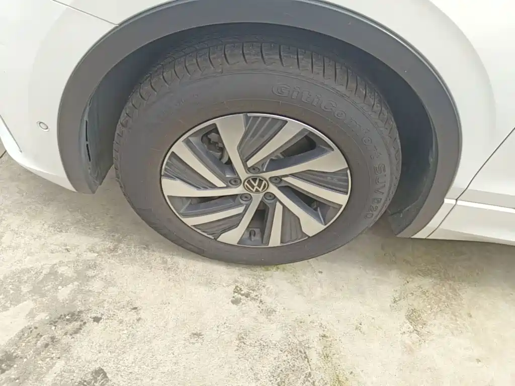 Volkswagen Tiguan L PHEV — миниатюра 23