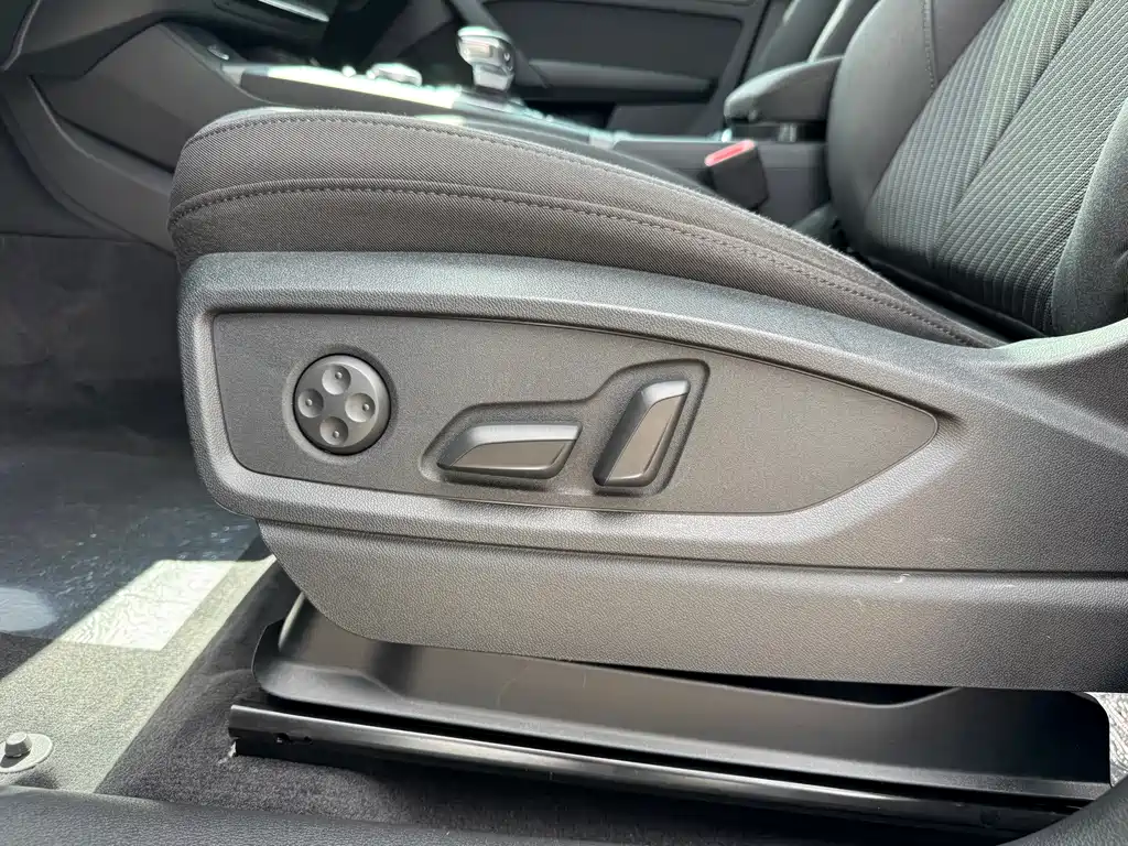 Audi Q5L — миниатюра 21