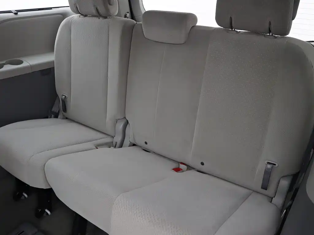 Toyota Sienna — миниатюра 16