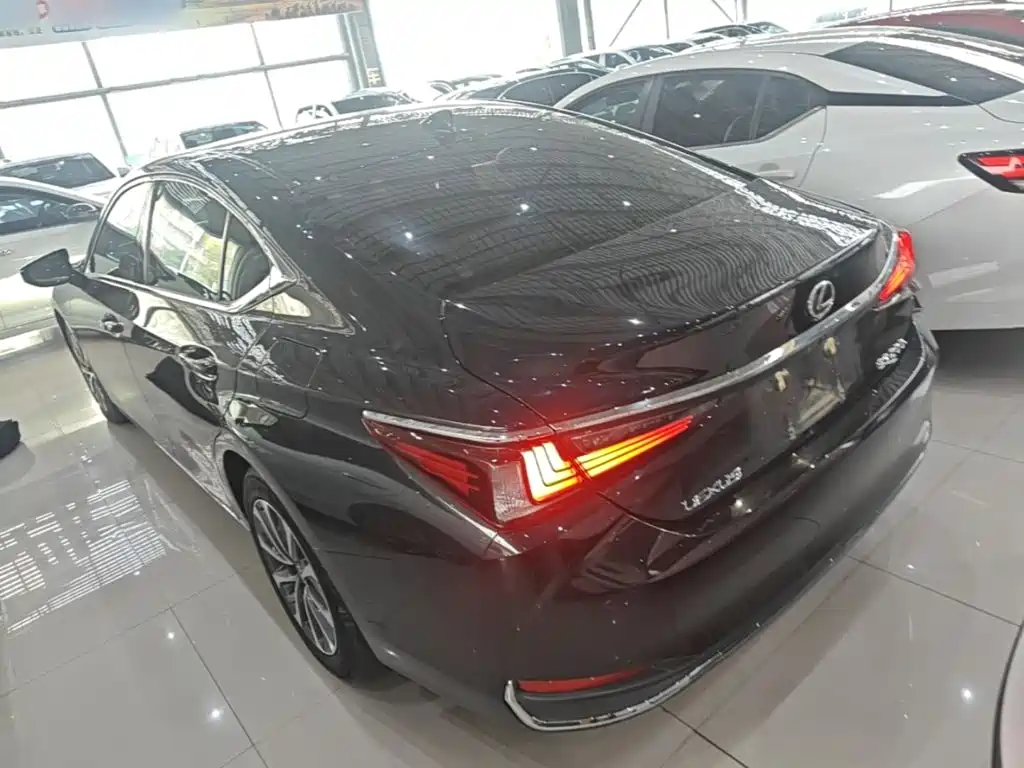 Lexus ES — миниатюра 5