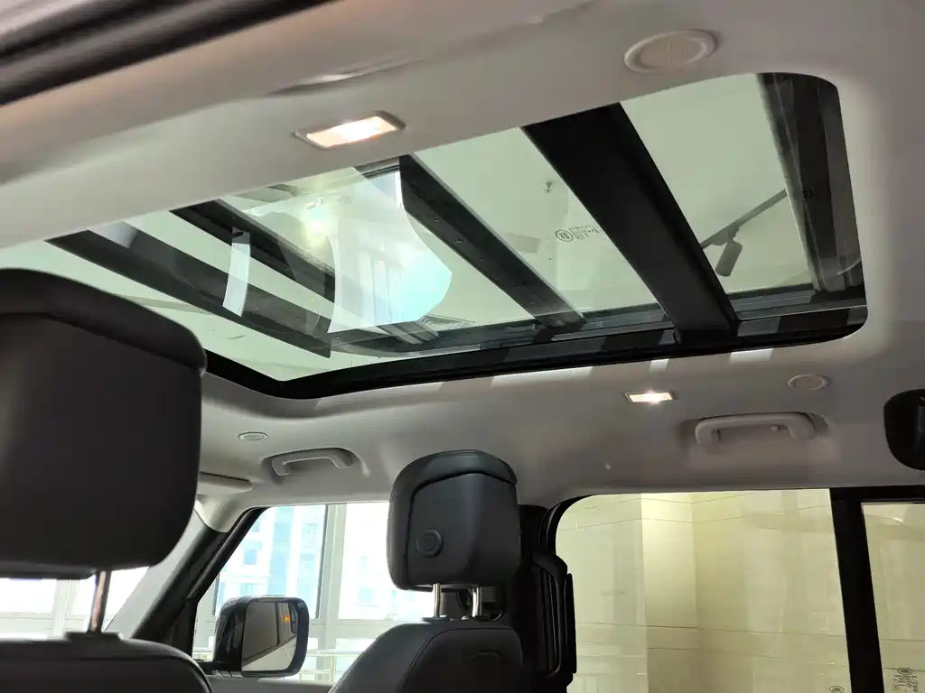 Land Rover Defender — миниатюра 11
