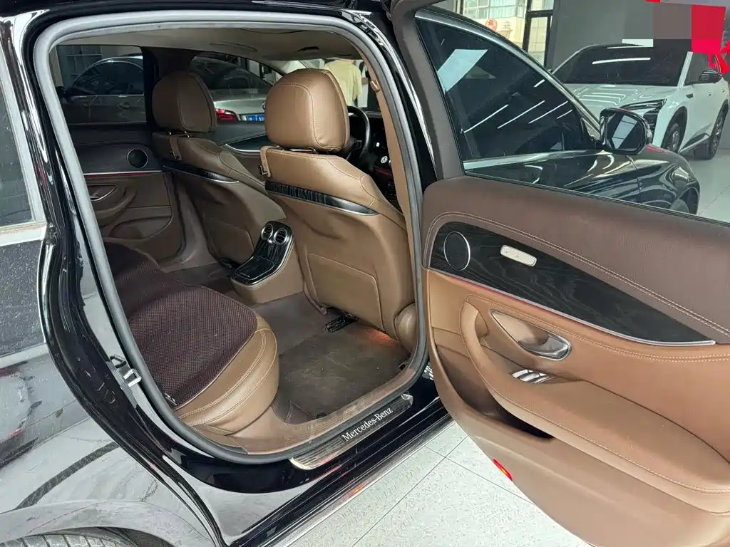 Mercedes-Benz E-Class — миниатюра 8