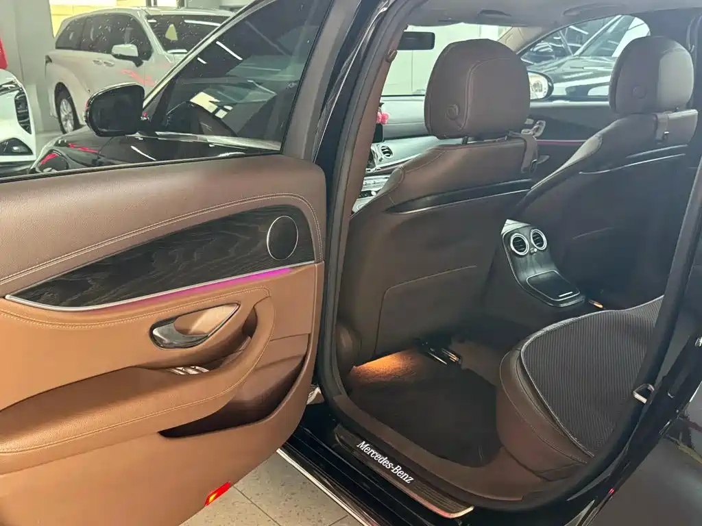 Mercedes-Benz E-Class — миниатюра 4