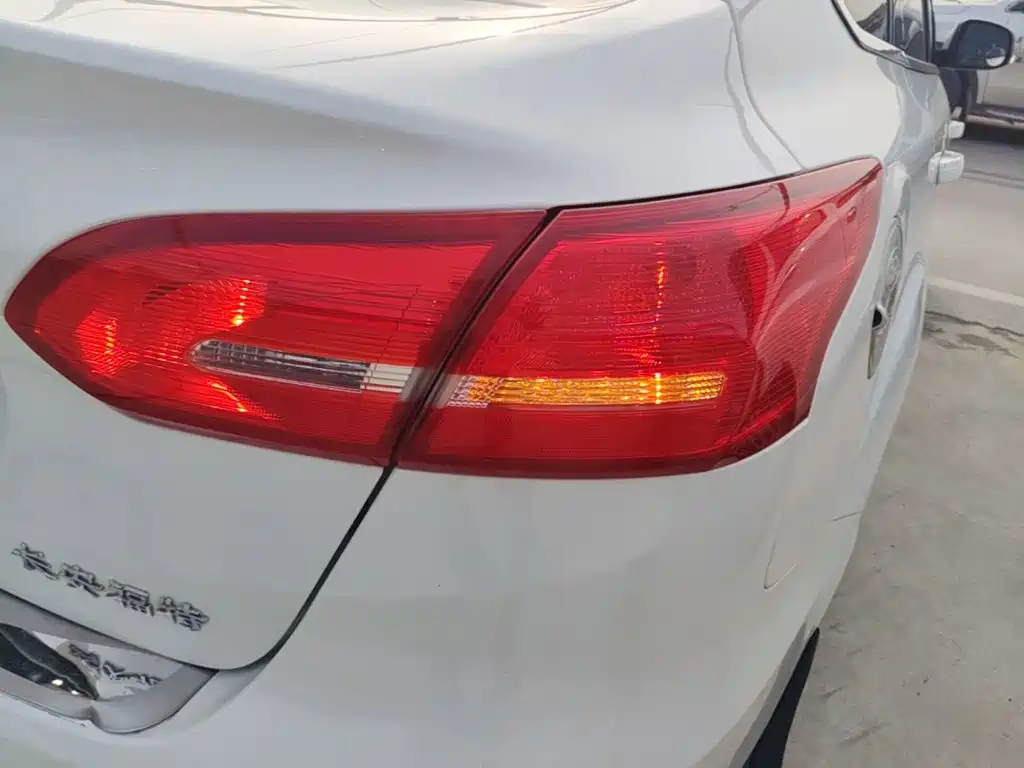 Ford Focus — миниатюра 8