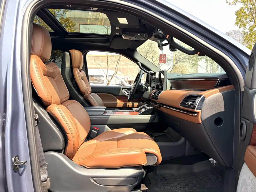 Lincoln Navigator — миниатюра 14