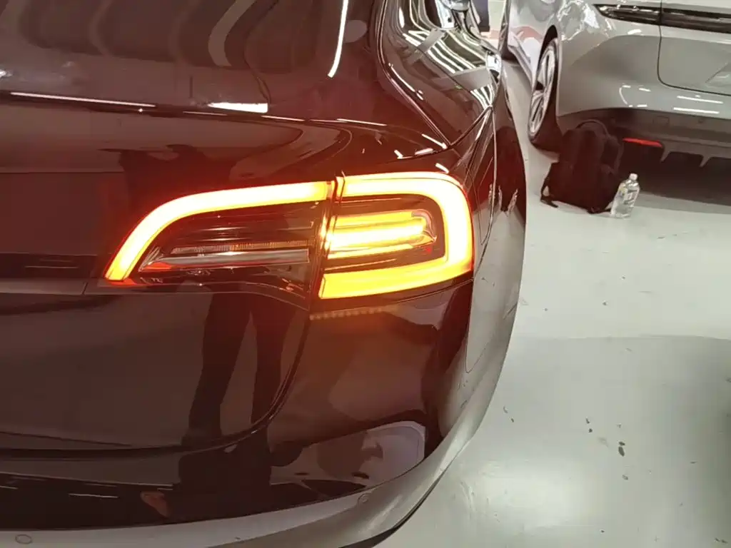 Tesla Model 3 — миниатюра 8