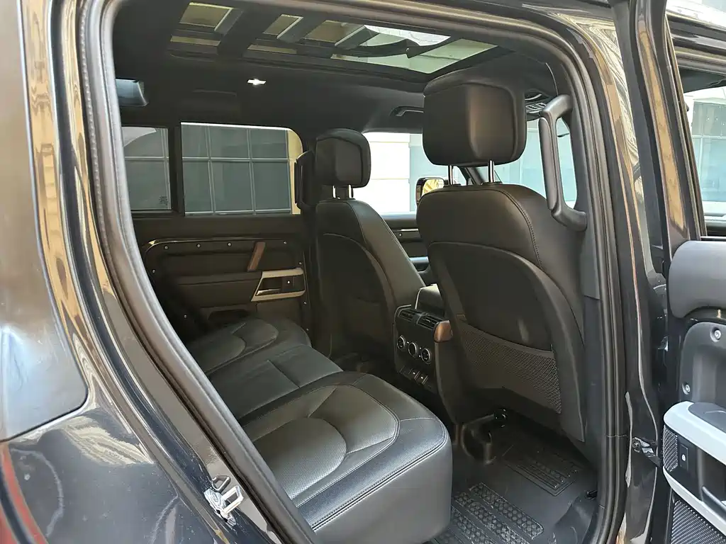Land Rover Defender — миниатюра 9