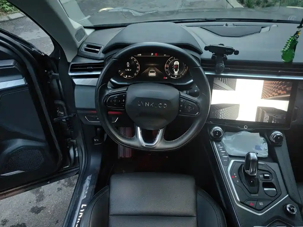 Lynk & Co 01 — миниатюра 6