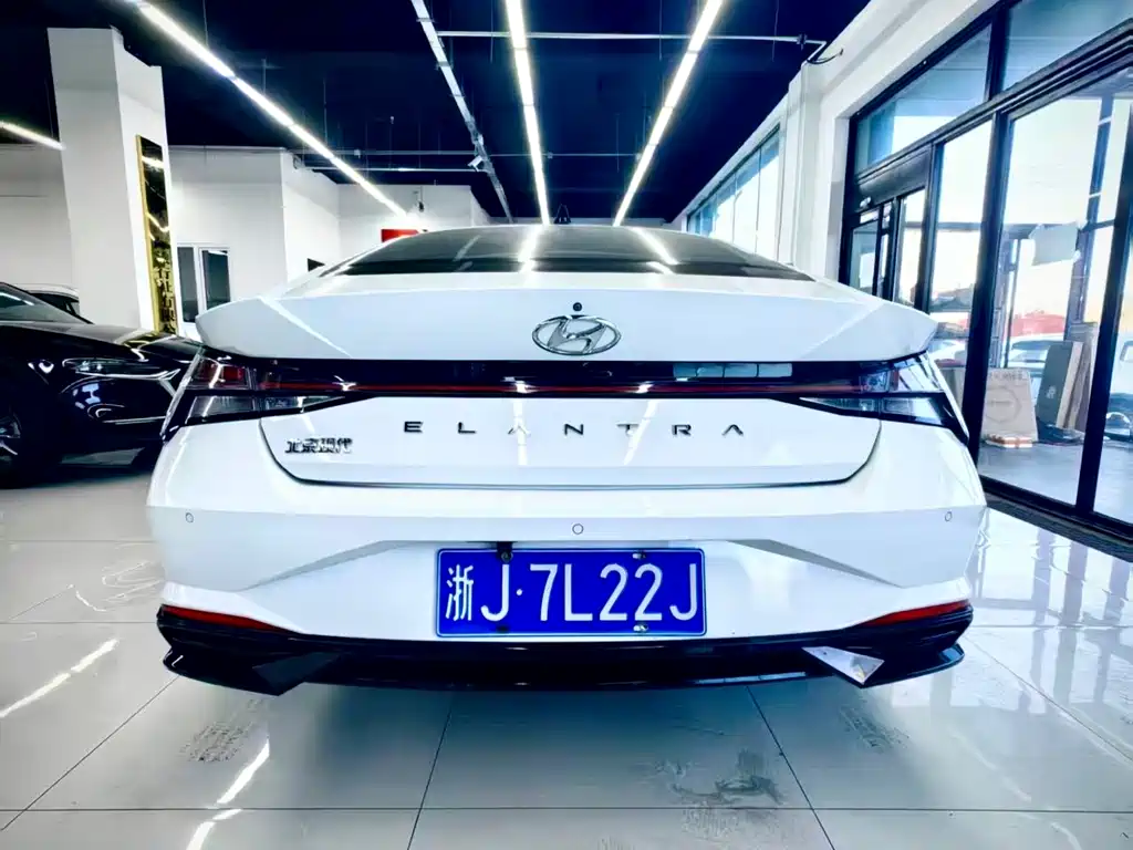 HYUNDAI ELANTRA