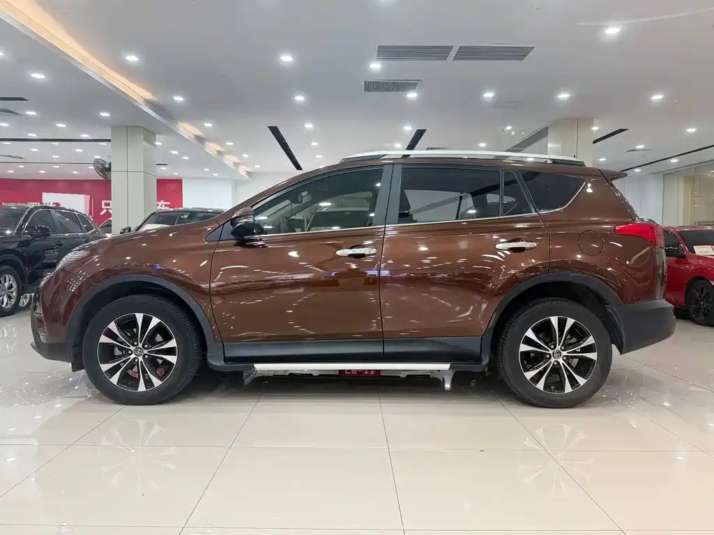 Toyota RAV4 — миниатюра 12