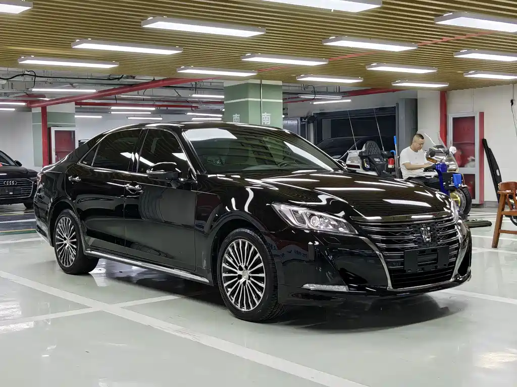 Toyota Crown — миниатюра 3