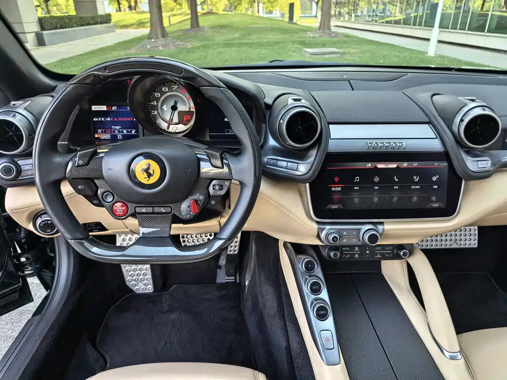 FERRARI GTC4LUSSO
