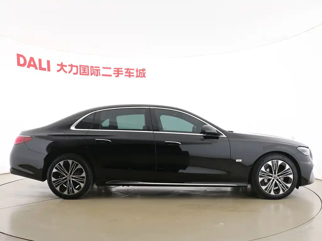 Mercedes-Benz E-Class — миниатюра 13