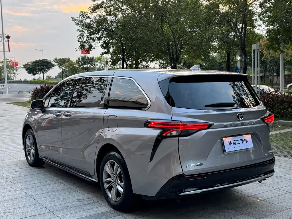 Toyota Sienna — миниатюра 13