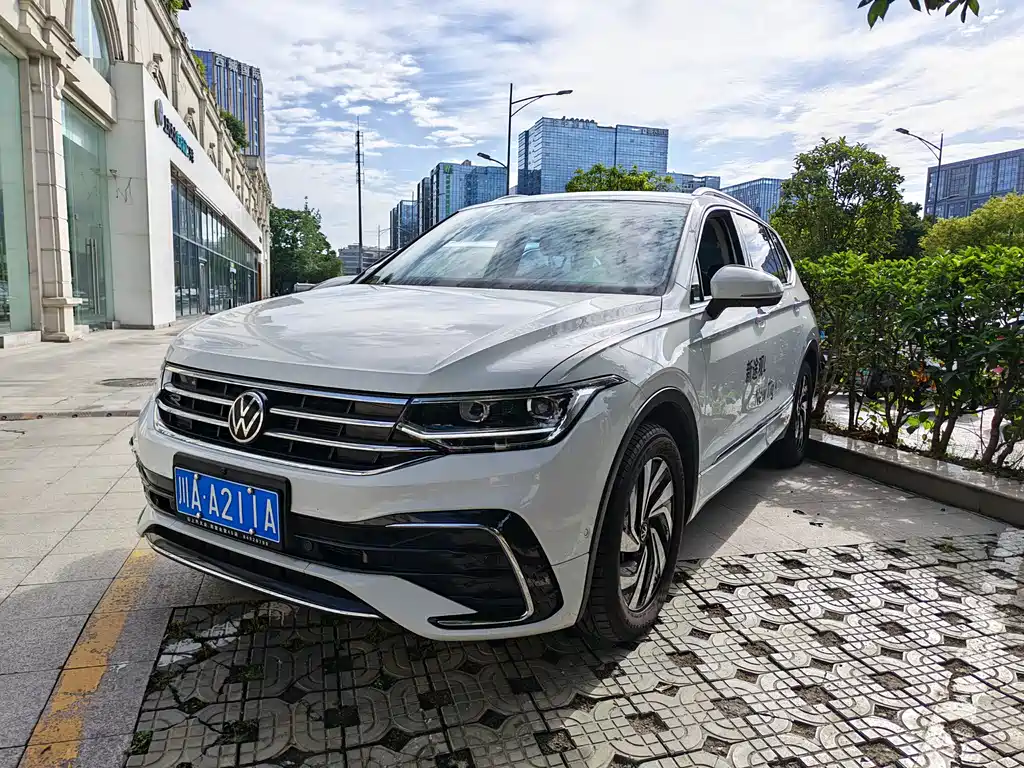 Volkswagen Tiguan L L 2024 330TSI AT R-Line
