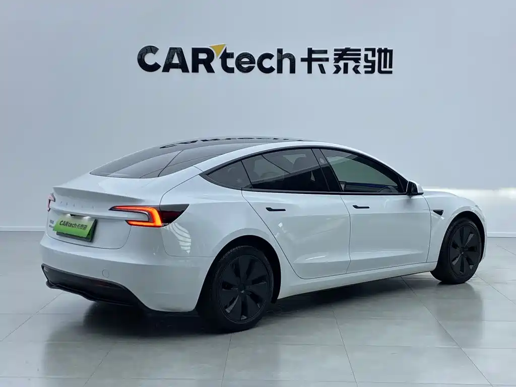Tesla Model 3 — миниатюра 12