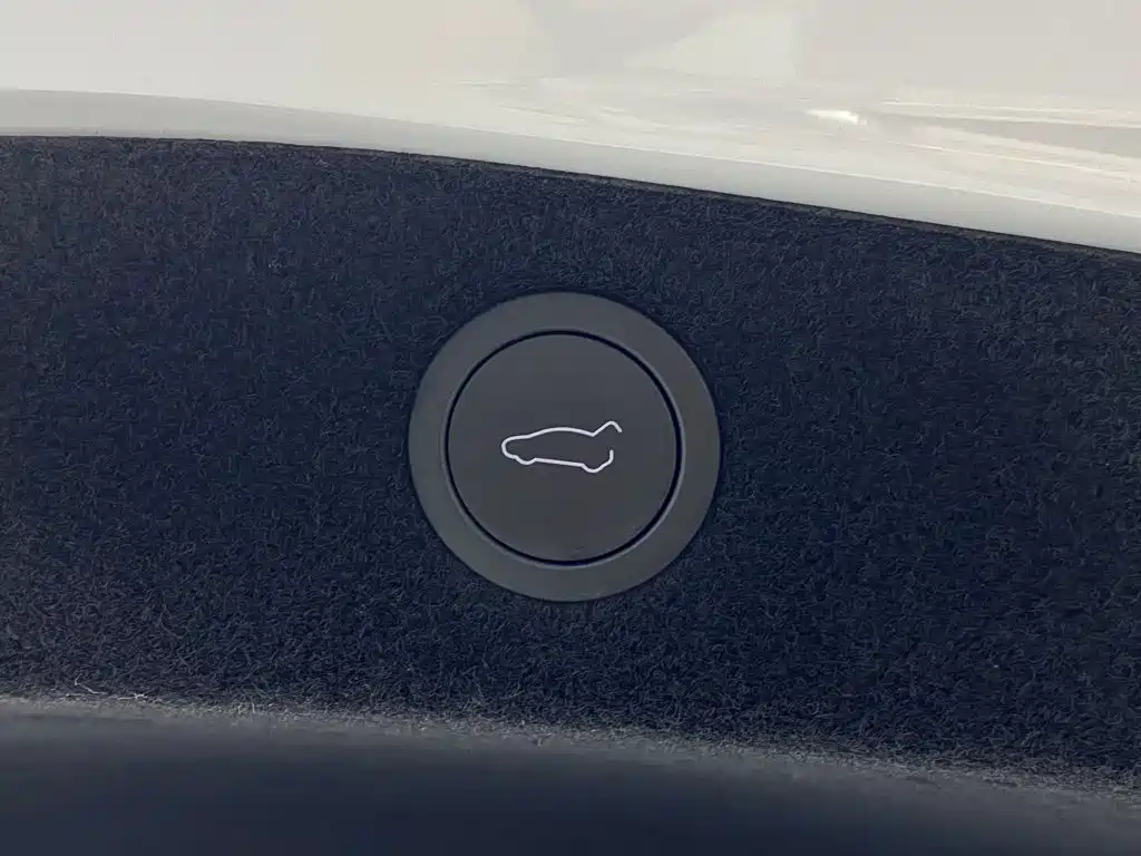 Tesla Model 3 — миниатюра 22