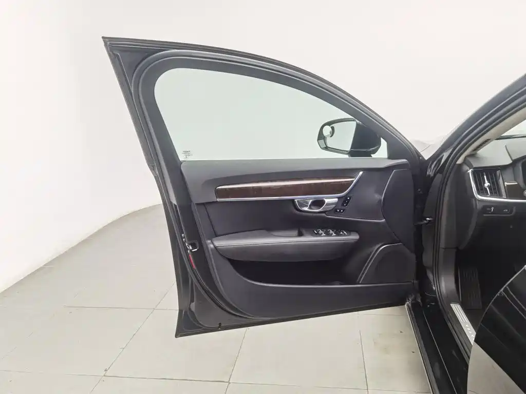 Volvo S90 — миниатюра 8