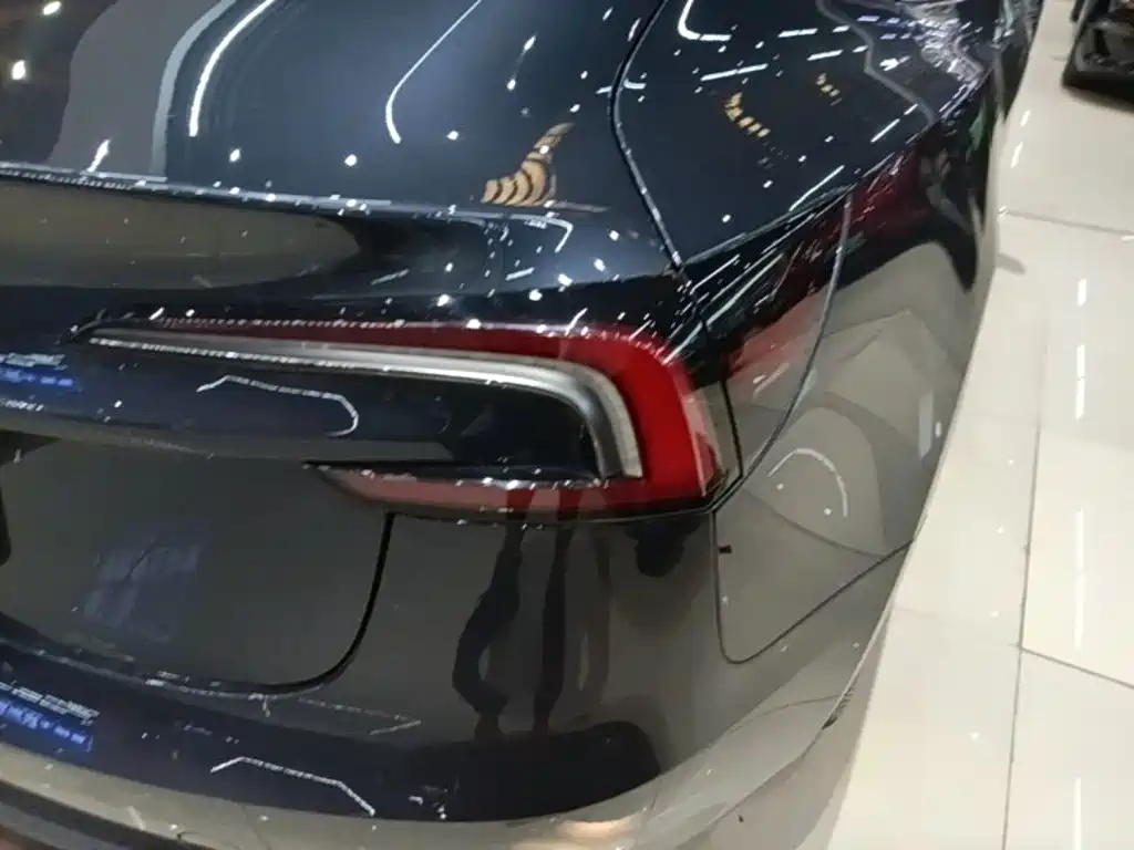 Tesla Model 3 — миниатюра 8