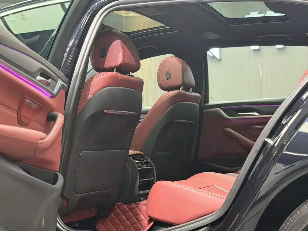 BMW 5 Series — миниатюра 11