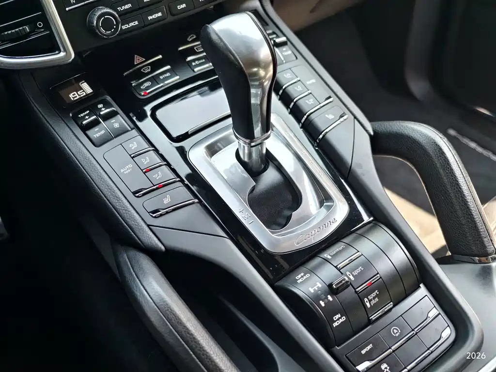 Porsche Cayenne — миниатюра 16