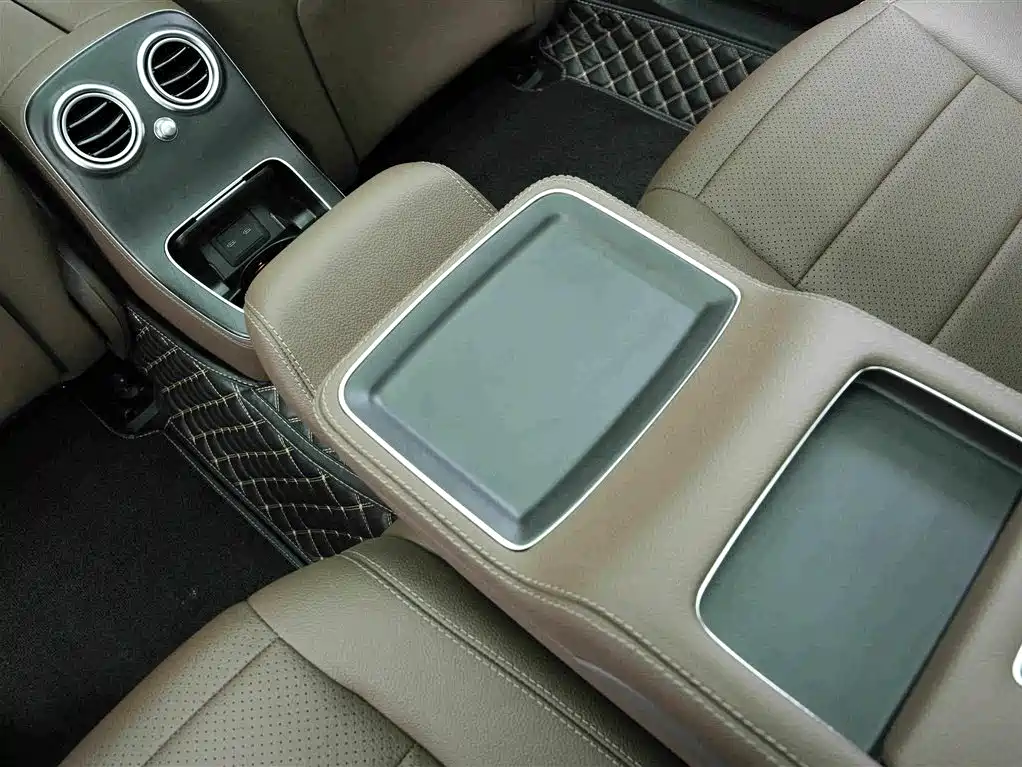 Mercedes-Benz E-Class — миниатюра 16
