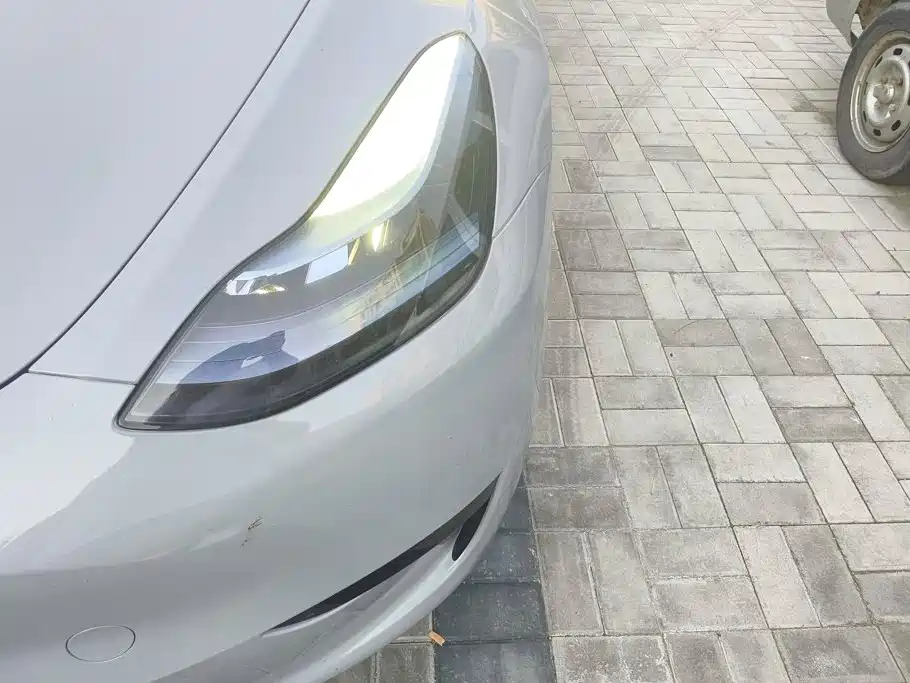 Tesla Model Y — миниатюра 5