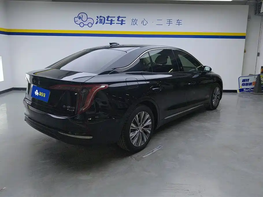 Hongqi HONGQI E QM5