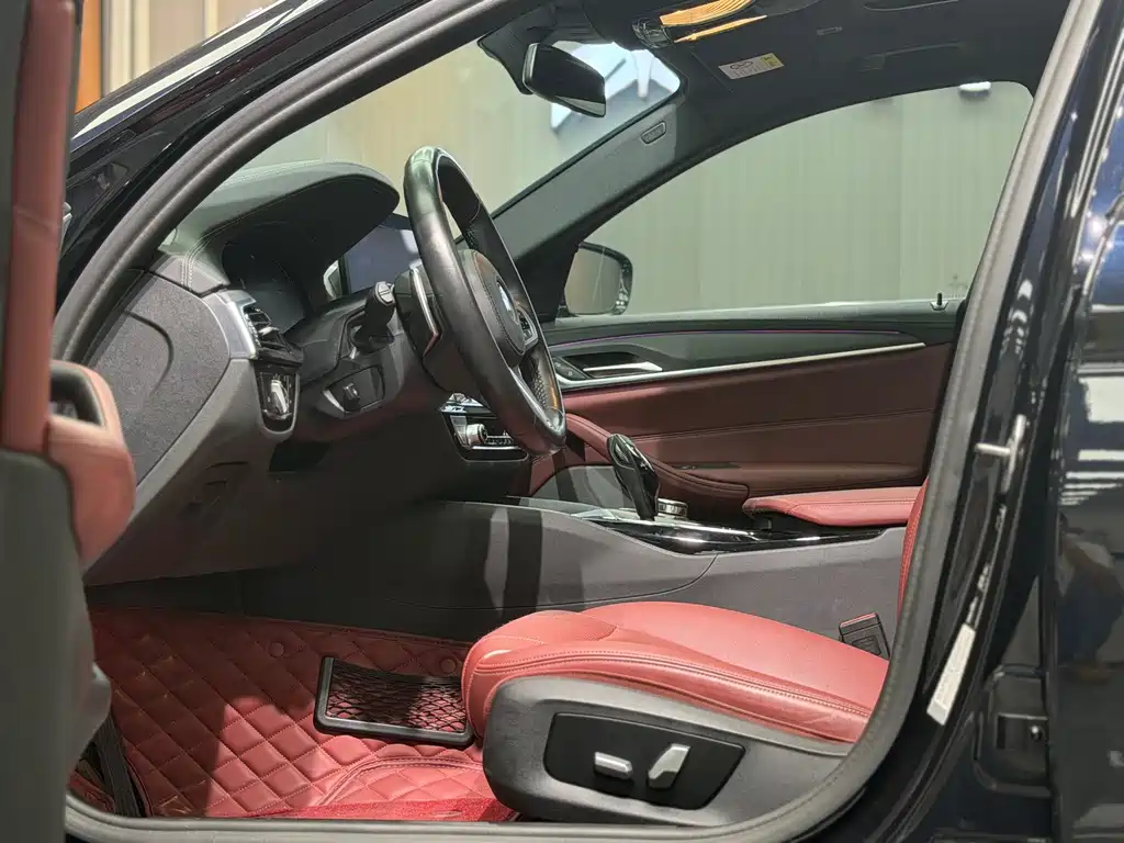 BMW 5 Series — миниатюра 13