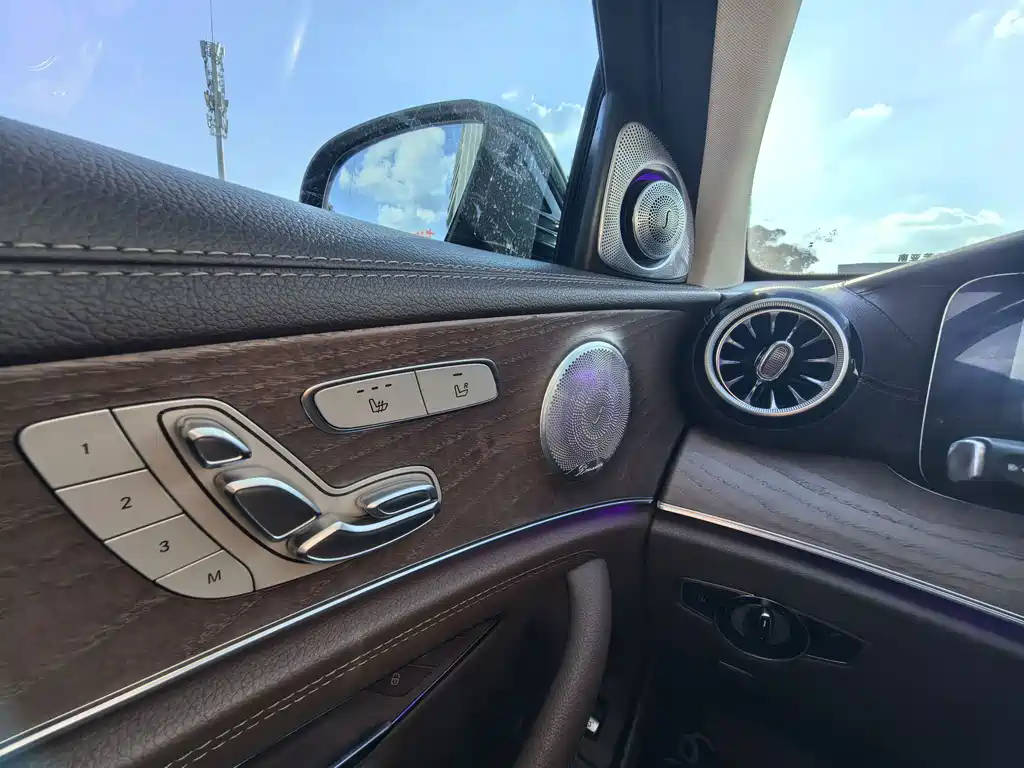 Mercedes-Benz E-Class — миниатюра 15