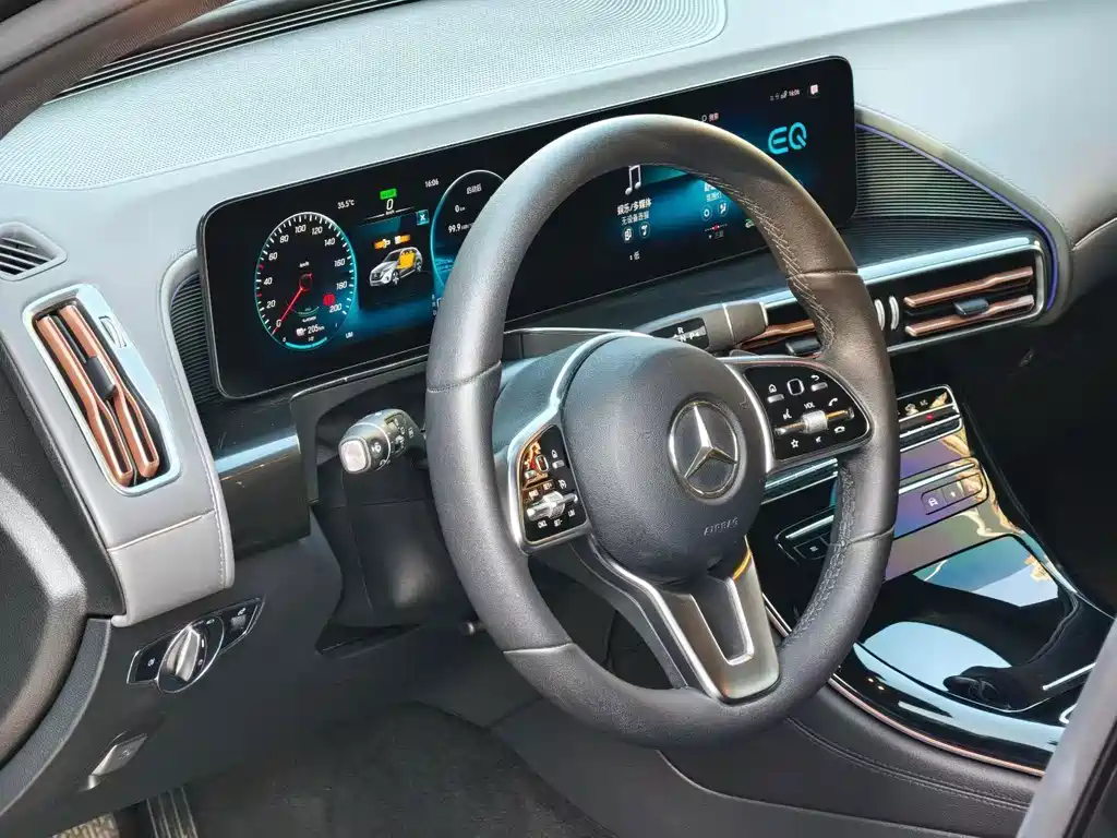 Mercedes-Benz EQC — миниатюра 2