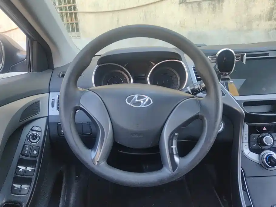 Hyundai Elantra Langdong — миниатюра 15