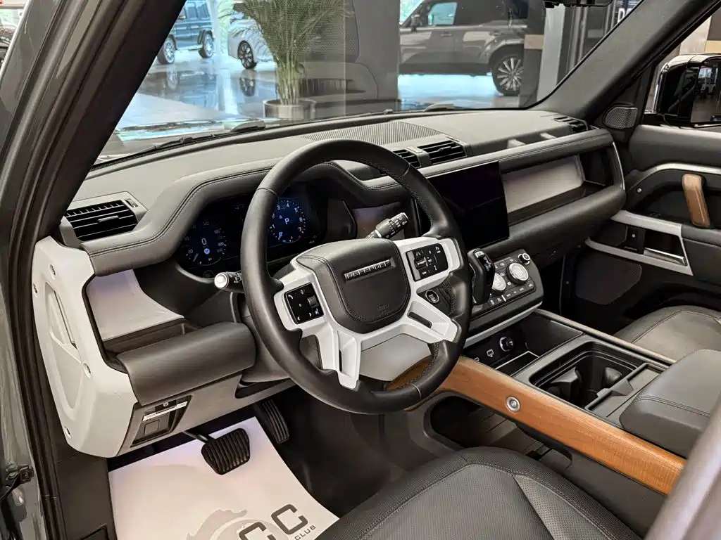 Land Rover Defender — миниатюра 6