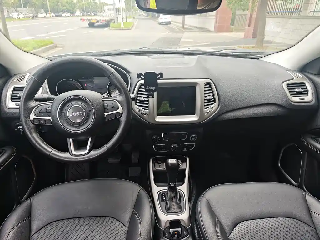 Jeep Compass — миниатюра 6