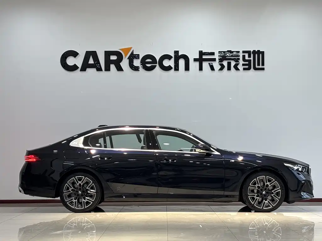 BMW 5 Series — миниатюра 4