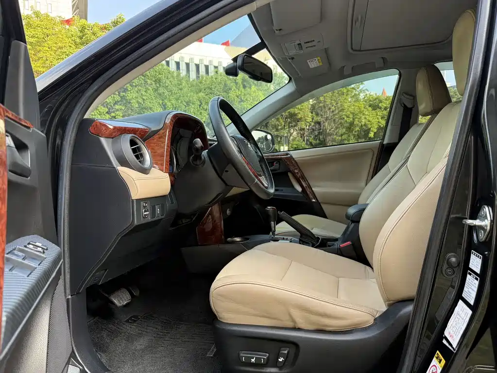 Toyota RAV4 — миниатюра 4