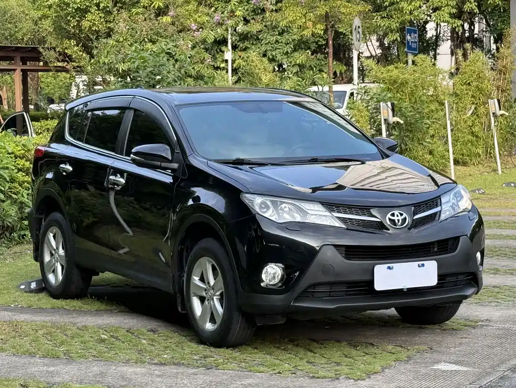 Toyota RAV4 — миниатюра 3