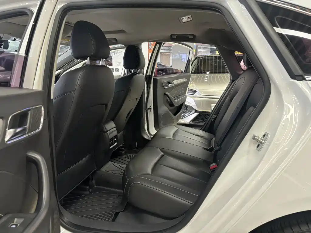 Roewe i6 New Energy — миниатюра 9
