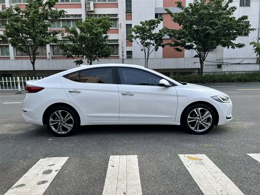 Hyundai Elantra — миниатюра 7