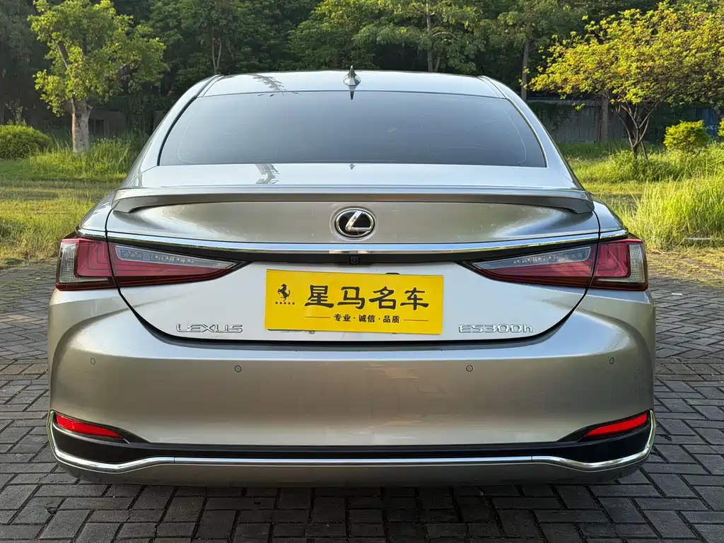 Lexus ES — миниатюра 17