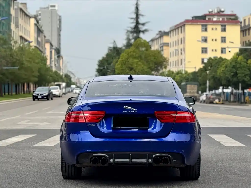 Jaguar XE — миниатюра 5