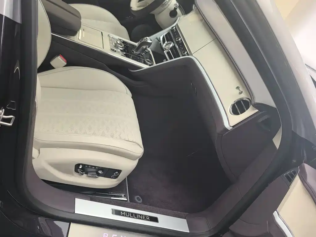 Bentley Flying Spur 2026 4.0T V8 Mulliner
