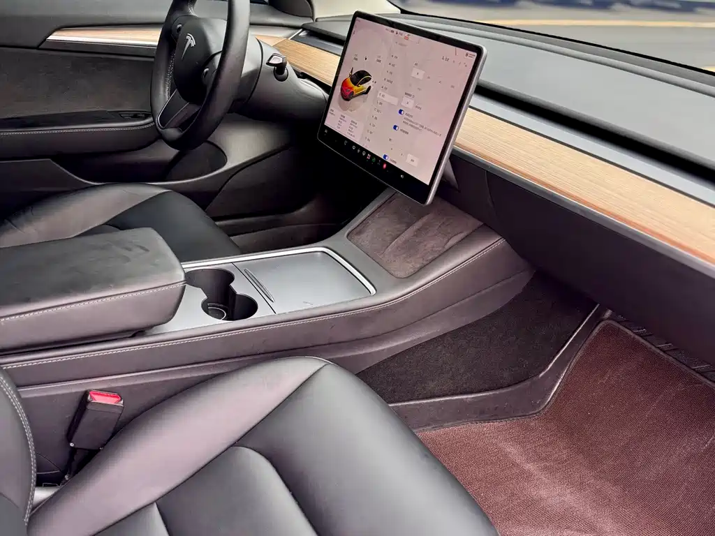Tesla Model 3 — миниатюра 6